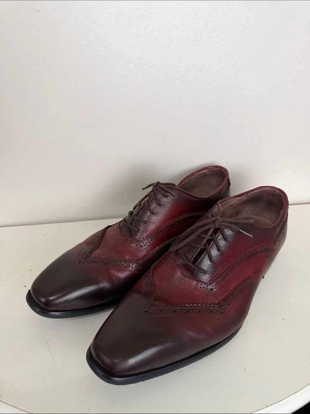 (2391) Men's Burgundy Leather Wingtip Derby Shoes, Size: 9.5